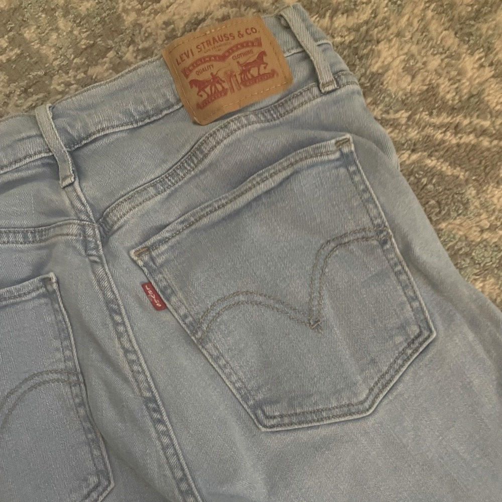 Cropped Levi flare.